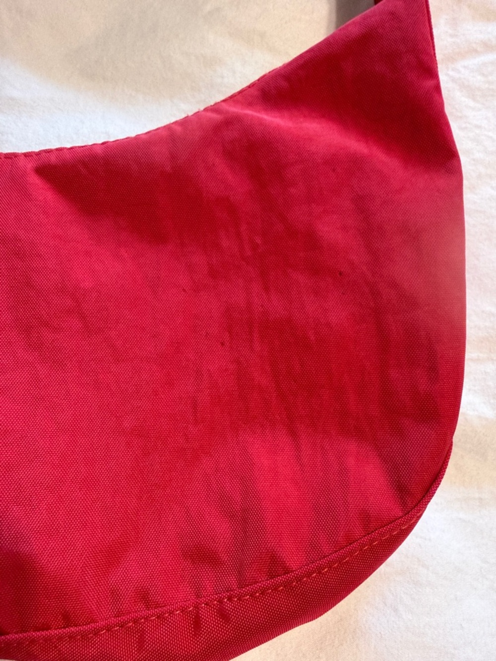 Baggu Small Crescent Shoulder Bag in Candy Apple GUC - Picture 7 of 9